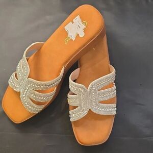 BRAND NEW FOREVER COMFORT JEWEL STRAP EMBELLISHED WOMENS WEDGE SANDAL G1